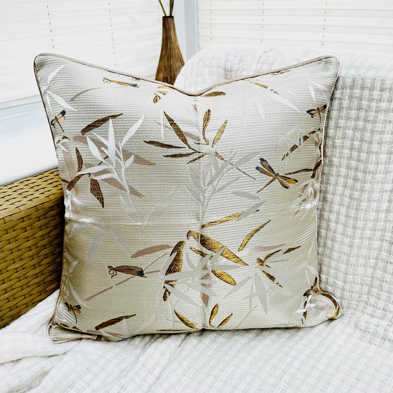 Designer Cushion Cover (18x18" - 45x45 cm) - Style 64