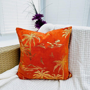 Tropical palm tree pattern cushion cover in velvet with gold accents, 45x45 cm